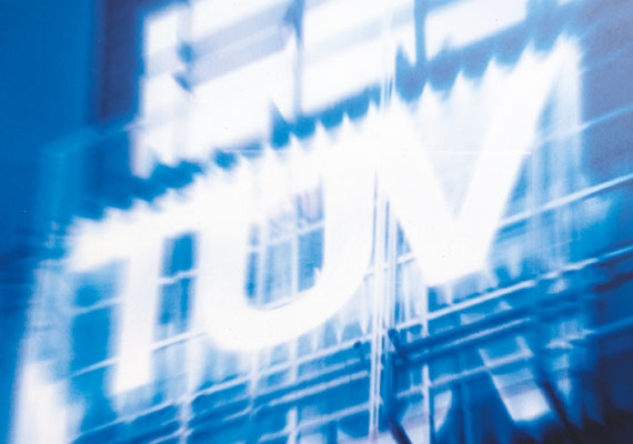 Konzeption und Gestaltung einer Imagebroschüre für eines der weltweit größten Zertifizierungsunternehmen für Managementsysteme und Produkte.